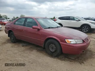 1998 Toyota Camry LE z VIN JT2BG22K6W0179063, wystawiony jako Copart lot #56998295 z przebiegiem 251 129 mil mil oraz Szkoda całkowita • Salvage title. Historia ofert i sprzedaży dostępna na DreamBid. Obrazek 4.