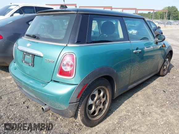 2012 MINI Hardtop with VIN WMWSU3C58CT185467, listed as a IAAI auction lot 42400558 with 303,230 mi miles and . Bid and sale history available at DreamBid. Image 4.