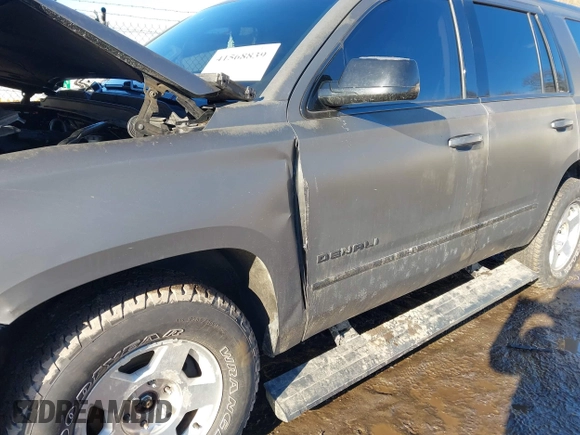 2015 GMC Yukon Denali with VIN 1GKS2CKJ8FR283296, listed as a IAAI auction lot 41568839 with 1 mi miles. Bid and sale history available at carsss.com. Image 18.