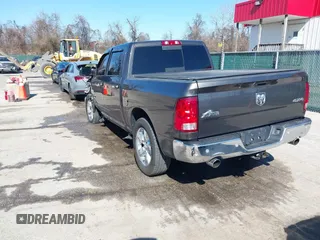 2017 Ram 1500 Big Horn z VIN 3C6RR7LT6HG522612, wystawiony jako IAAI lot #41761830 z przebiegiem 117 480 mil mil oraz . Historia ofert i sprzedaży dostępna na DreamBid. Obrazek 3.