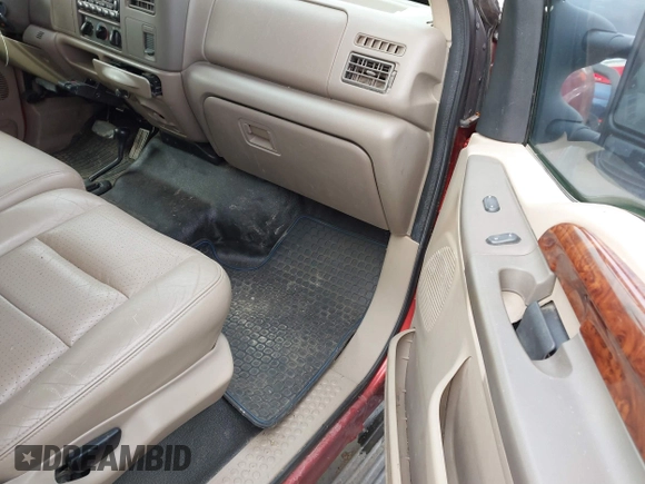 2001 Ford Super Duty F-250 XL with VIN 1FTNW21F61EB16701, listed as a IAAI auction lot 41687274 with 227,092 mi miles. Bid and sale history available at carsss.com. Image 5.