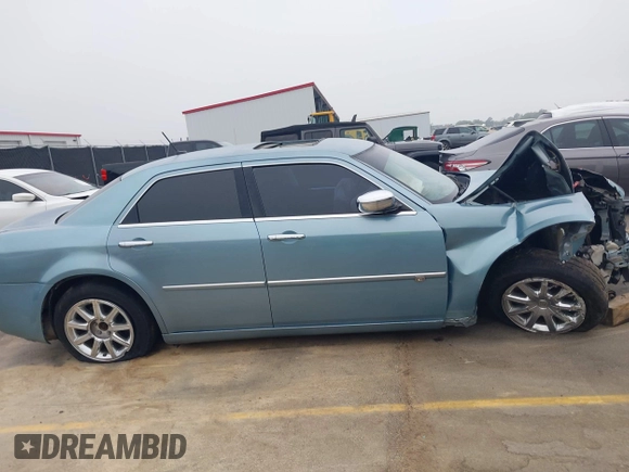2008 Chrysler 300 C Hemi z VIN 2C3KA63HX8H335594, wystawiony jako IAAI lot #41907869 z przebiegiem Nie podano mil oraz . Historia ofert i sprzedaży dostępna na DreamBid. Obrazek 14.