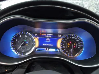 2015 Chrysler 200 C z VIN 1C3CCCCB4FN607229, wystawiony jako IAAI lot #42242525 z przebiegiem 133 653 mil mil oraz . Historia ofert i sprzedaży dostępna na DreamBid. Obrazek 7.