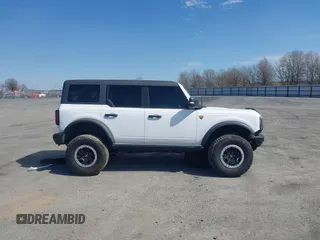 2024 Ford Bronco Badlands с VIN 1FMEE9BP3RLA42126, выставлен на аукционе IAAI как лот 41617420 с пробегом 7 662 миль миль и . История ставок и продаж доступна на DreamBid. Изображение 13.