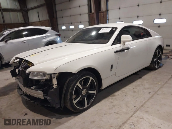 2014 Rolls-Royce Wraith z VIN SCA665C59EUX84389, wystawiony jako IAAI lot #41413368 z przebiegiem 57 951 mil mil oraz . Historia ofert i sprzedaży dostępna na DreamBid. Obrazek 2.