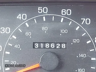 2000 Ford F-350 XL with VIN 3FTSW30F7YMA33373, listed as a IAAI auction lot 42512365 with 318,628 mi miles and . Bid and sale history available at DreamBid. Image 16.