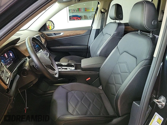 2024 Volkswagen Atlas SE with VIN 1V2HR2CA7RC575005, listed as a IAAI auction lot 42731226 with 14,322 mi miles and . Bid and sale history available at DreamBid. Image 1.