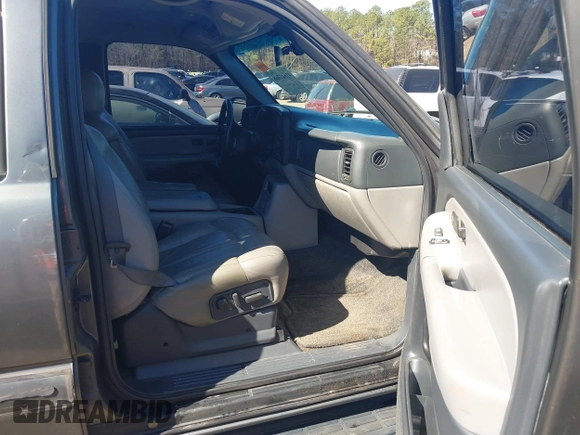 2001 Chevrolet Tahoe LT with VIN 1GNEK13T11J144185, listed as a IAAI auction lot 41647366 with 286,225 mi miles. Bid and sale history available at carsss.com. Image 5.
