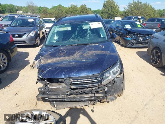 2015 Volkswagen Tiguan SE z VIN WVGBV7AX3FW583163, wystawiony jako IAAI lot #41991409 z przebiegiem 99 866 mil mil oraz . Historia ofert i sprzedaży dostępna na DreamBid. Obrazek 13.