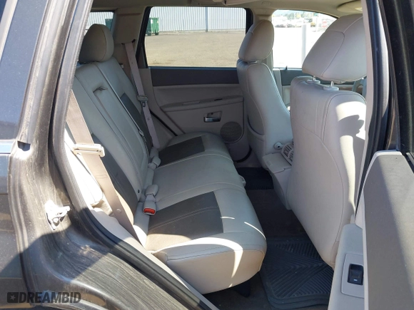 2006 Jeep Grand Cherokee Limited with VIN 1J8HR58226C180268, listed as a IAAI auction lot 42065135 with 232,207 mi miles. Bid and sale history available at carsss.com. Image 8.