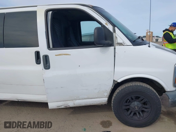 2002 Chevrolet City Express Cargo z VIN 1GCEG15W121226906, wystawiony jako IAAI lot #41882849 z przebiegiem 184 790 mil mil oraz . Historia ofert i sprzedaży dostępna na DreamBid. Obrazek 6.