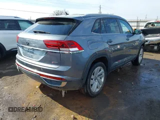 2020 Volkswagen Atlas SE z VIN 1V21E2CA9LC211835, wystawiony jako IAAI lot #41574645 z przebiegiem 50 586 mil mil oraz . Historia ofert i sprzedaży dostępna na DreamBid. Obrazek 4.
