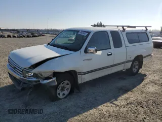 1997 Toyota T100 DX z VIN JT4TN12D9V0031145, wystawiony jako Copart lot #88656465 z przebiegiem 158 866 mil mil oraz Szkody całkowita. Historia ofert i sprzedaży dostępna na DreamBid. Obrazek 1.