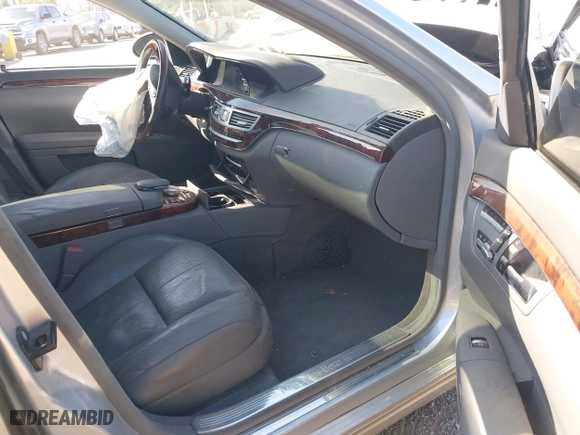 2009 Mercedes-Benz S-Class 5.5L V8 with VIN WDDNG71X89A249472, listed as a IAAI auction lot 41308377 with 146,763 mi miles. Bid and sale history available at carsss.com. Image 5.