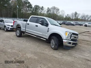 2017 Ford F-250 Lariat z VIN 1FT7W2BT0HEB38717, wystawiony jako IAAI lot #41811768 z przebiegiem 94 686 mil mil oraz . Historia ofert i sprzedaży dostępna na DreamBid. Obrazek 1.