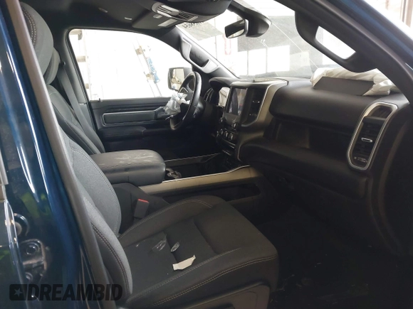 2019 Ram 1500 Big Horn z VIN 1C6SRFFT5KN762580, wystawiony jako IAAI lot #41858654 z przebiegiem 57 801 mil mil oraz . Historia ofert i sprzedaży dostępna na DreamBid. Obrazek 5.