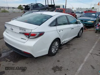 2016 Hyundai Sonata SE with VIN KMHE24L15GA037265, listed as a IAAI auction lot 40752675 with Not Provided miles and . Bid and sale history available at carsss.com. Image 4.