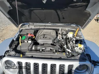 2023 Jeep Wrangler Sahara z VIN 1C4JJXP66PW703050, wystawiony jako Copart lot #53637455 z przebiegiem 7 525 mil mil oraz Czysty tytuł • Clean title. Historia ofert i sprzedaży dostępna na DreamBid. Obrazek 11.