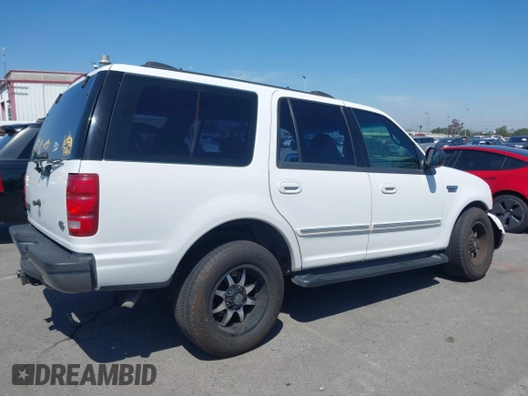 2000 Ford Expedition XLT with VIN 1FMRU1568YLB31018, listed as a IAAI auction lot 41993546 with 1 mi miles. Bid and sale history available at carsss.com. Image 14.