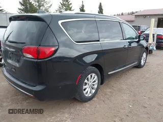 2018 Chrysler Pacifica Touring L z VIN 2C4RC1BG3JR233506, wystawiony jako IAAI lot #42186208 z przebiegiem 74 198 mil mil oraz . Historia ofert i sprzedaży dostępna na DreamBid. Obrazek 4.