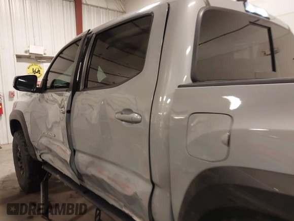 2019 Toyota Tacoma SR z VIN 3TMCZ5AN1KM232360, wystawiony jako IAAI lot #42006355 z przebiegiem 133 909 mil mil oraz . Historia ofert i sprzedaży dostępna na DreamBid. Obrazek 15.