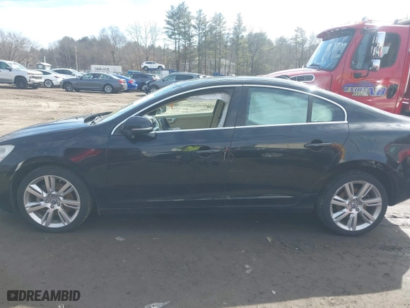2013 Volvo S60 T6 R-Design Platinum with VIN YV1902FH4D1205833, listed as a IAAI auction lot 41609805 with 202,537 mi miles. Bid and sale history available at carsss.com. Image 14.