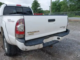 2013 Toyota Tacoma PreRunner z VIN 5TFKU4HN6DX003129, wystawiony jako IAAI lot #42190939 z przebiegiem 206 404 mil mil oraz . Historia ofert i sprzedaży dostępna na DreamBid. Obrazek 6.