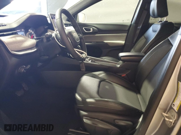 2024 Jeep Compass Latitude with VIN 3C4NJDBN7RT595027, listed as a Copart auction lot 62690895 with 41,148 mi miles and Clean title. Bid and sale history available at DreamBid. Image 7.