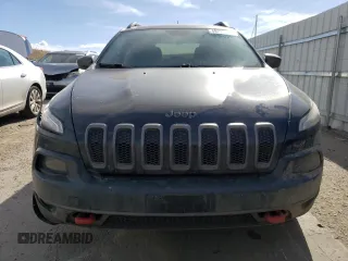 2016 Jeep Cherokee Trailhawk with VIN 1C4PJMBSXGW131199, listed as a Copart auction lot 49292505 with 97,359 mi miles and Salvage Title. Bid and sale history available at DreamBid. Image 5.