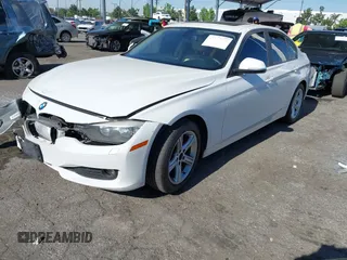 2013 BMW 3 Series 320i xDrive с VIN WBA3C3C55DF980712, выставлен на аукционе IAAI как лот 42317269 с пробегом 114 528 миль миль и . История ставок и продаж доступна на DreamBid. Изображение 2.