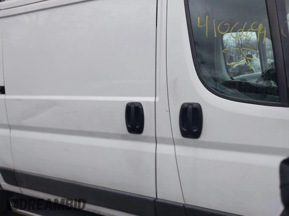 2016 Ram ProMaster Cargo with VIN 3C6TRVAG6GE113617, listed as a IAAI auction lot 41066940 with 260,390 mi miles and . Bid and sale history available at DreamBid. Image 13.