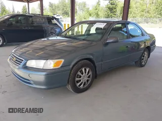 2000 Toyota Camry CE z VIN JT2BG22KXY0406984, wystawiony jako IAAI lot #42344436 z przebiegiem 234 729 mil mil oraz . Historia ofert i sprzedaży dostępna na DreamBid. Obrazek 2.