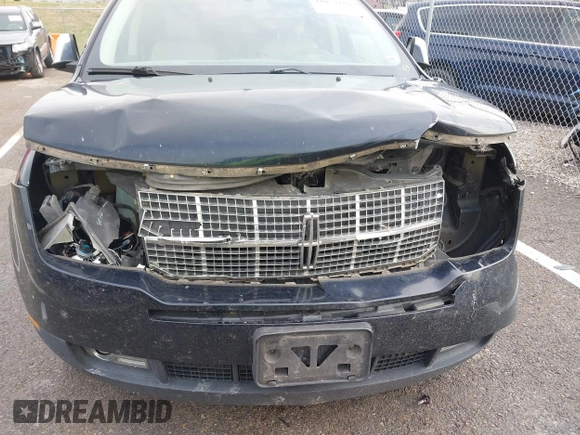2008 Lincoln MKX z VIN 2LMDU88CX8BJ23026, wystawiony jako IAAI lot #41057779 z przebiegiem 176 690 mil mil oraz . Historia ofert i sprzedaży dostępna na DreamBid. Obrazek 6.