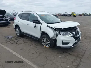 2017 Nissan Rogue SV z VIN KNMAT2MT4HP598673, wystawiony jako IAAI lot #42072194 z przebiegiem 51 614 mil mil oraz . Historia ofert i sprzedaży dostępna na DreamBid. Obrazek 1.