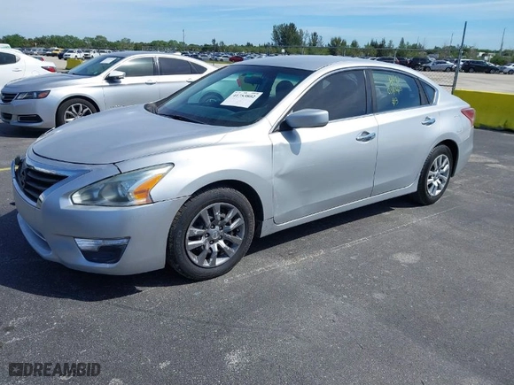 2013 Nissan Altima 2.5 S with VIN 1N4AL3AP2DC209968, listed as a IAAI auction lot 41911994 with 134,085 mi miles. Bid and sale history available at carsss.com. Image 2.