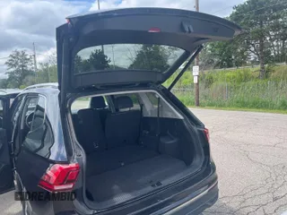 2024 Volkswagen Tiguan SE with VIN 3VV3B7AX6RM075535, listed as a IAAI auction lot 42845052 with 20,867 mi miles and . Bid and sale history available at DreamBid. Image 9.