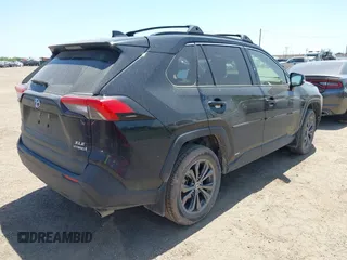 2024 Toyota RAV4 Hybrid XLE Premium z VIN JTMB6RFV3RD139222, wystawiony jako IAAI lot #41991544 z przebiegiem 20 463 mil mil oraz . Historia ofert i sprzedaży dostępna na DreamBid. Obrazek 4.