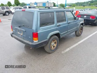 1997 Jeep Cherokee Sport с VIN 1J4FJ68S2VL569562, выставлен на аукционе IAAI как лот 42235601 с пробегом Не указан миль и . История ставок и продаж доступна на DreamBid. Изображение 4.