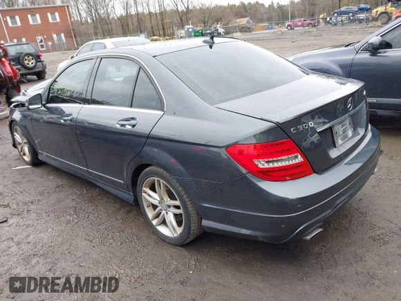 2013 Mercedes-Benz C 300 Sport z VIN WDDGF8AB0DR277122, wystawiony jako IAAI lot #42018059 z przebiegiem 274 860 mil mil oraz . Historia ofert i sprzedaży dostępna na DreamBid. Obrazek 3.
