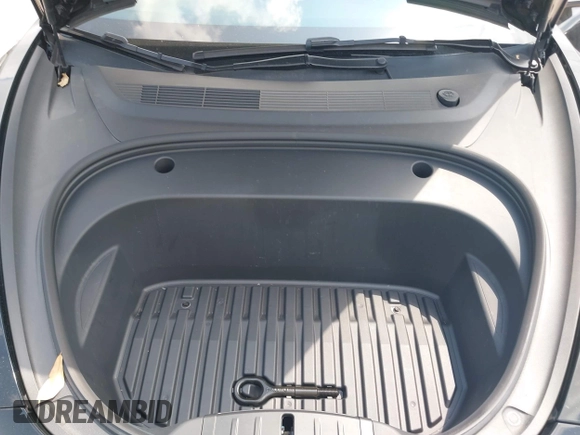 2023 Tesla Model 3 z VIN 5YJ3E1EA0PF571330, wystawiony jako IAAI lot #42198817 z przebiegiem 39 682 mil mil oraz . Historia ofert i sprzedaży dostępna na DreamBid. Obrazek 10.