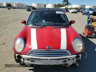 2005 MINI Convertible z VIN WMWRF33505TG13448, wystawiony jako Copart lot #46101305 z przebiegiem 106 942 mil mil oraz Szkoda całkowita • Salvage title. Historia ofert i sprzedaży dostępna na DreamBid. Obrazek 5.