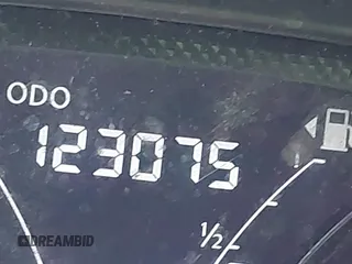 2019 Nissan Versa SV z VIN 3N1CN7AP2KL842799, wystawiony jako IAAI lot #42051006 z przebiegiem 123 075 mil mil oraz . Historia ofert i sprzedaży dostępna na DreamBid. Obrazek 15.