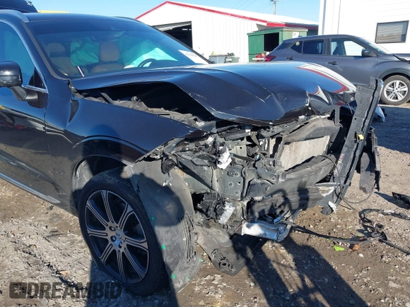 2018 Volvo XC60 Inscription with VIN YV4A22RL2J1081874, listed as a IAAI auction lot 41330217 with 100,611 mi miles. Bid and sale history available at carsss.com. Image 6.