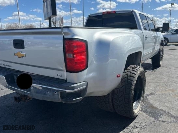 2015 Chevrolet Silverado 3500HD Built After Aug 14 LTZ with VIN 1GC4K0C82FF524415, listed as a Copart auction lot 48003105 with 301,299 mi miles and Clean Title. Bid and sale history available at carsss.com. Image 4.