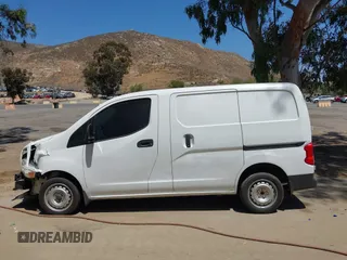 2015 Nissan NV200 SV z VIN 3N6CM0KN2FK690052, wystawiony jako IAAI lot #42438197 z przebiegiem 193 011 mil mil oraz . Historia ofert i sprzedaży dostępna na DreamBid. Obrazek 14.