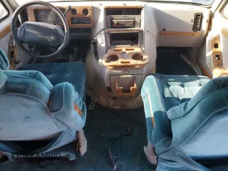 1994 Chevrolet Chevy Van z VIN 1GBEG25K9RF182710, wystawiony jako Copart lot #79284544 z przebiegiem 178 640 mil mil oraz Czysty tytuł • Clean title. Historia ofert i sprzedaży dostępna na DreamBid. Obrazek 8.
