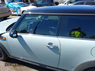 2011 MINI Hardtop with VIN WMWSU3C50BT098662, listed as a IAAI auction lot 41820600 with 109,061 mi miles and . Bid and sale history available at DreamBid. Image 14.