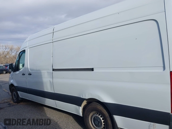 2019 Mercedes-Benz Sprinter Cargo z VIN WD4PF1CD5KT014453, wystawiony jako IAAI lot #41100495 z przebiegiem 195 185 mil mil oraz . Historia ofert i sprzedaży dostępna na DreamBid. Obrazek 14.