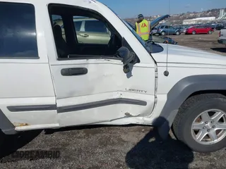 2004 Jeep Liberty Sport with VIN 1J4GL48K24W303510, listed as a IAAI auction lot 41660788 with 178,067 mi miles. Bid and sale history available at carsss.com. Image 6.