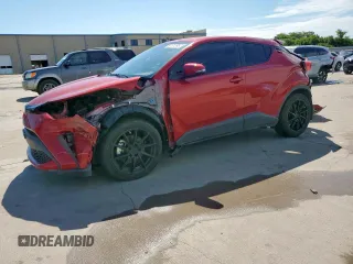 2021 Toyota C-HR LE z VIN JTNKHMBX9M1115548, wystawiony jako Copart lot #60101395 z przebiegiem 50 988 mil mil oraz Szkoda całkowita • Salvage title. Historia ofert i sprzedaży dostępna na DreamBid. Obrazek 1.